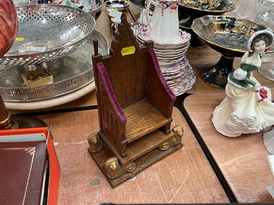 Lot 493 - Replica oak coronation chair