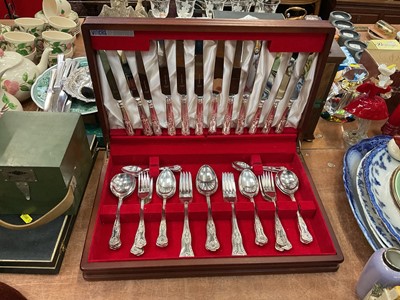 Lot 535 - Viners canteen of silver plated cutlery