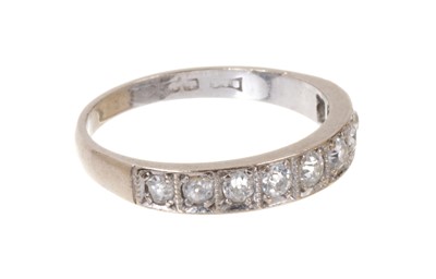 Lot 516 - Diamond eternity ring
