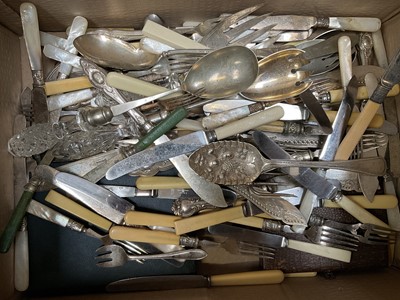 Lot 193 - Assorted silver plated cutlery