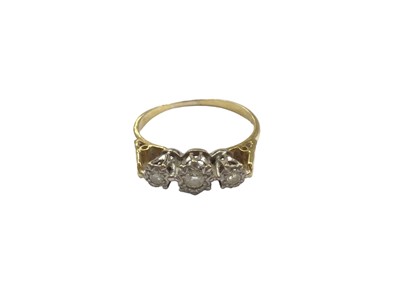 Lot 1065 - 18ct gold diamond three stone ring in illusion setting, size Q½