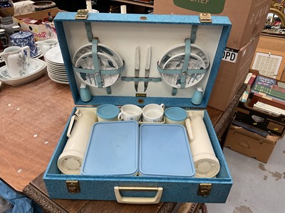 Lot 517 - 1960s Brexton vintage picnic hamper with original fittings