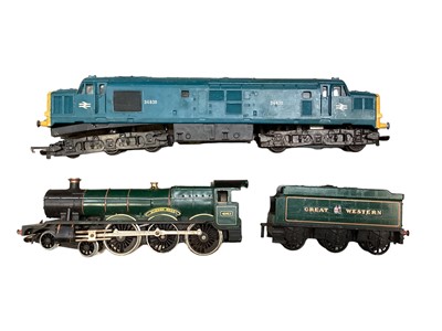 Lot 2013 - Triang trains and  carriages
