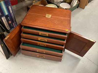 Lot 446 - Good quality Edwardian oak collectors cabinet, converted from a cutlery canteen with brass cartouche and flush fitting brass handles, with five baize lined draws to the interior.