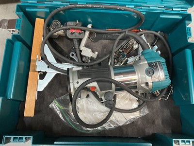 Lot 476 - Makita RT0700C palm router in case.