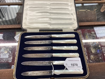 Lot 1070 - Cased set of six Art Deco silver tea knives with mother of pearl handles