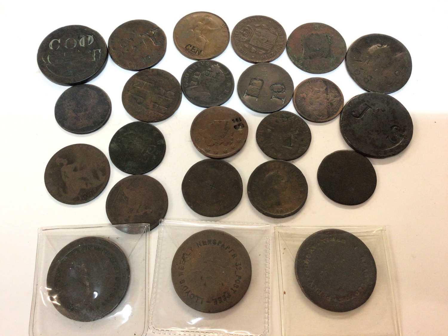 Lot 427 - G.B. - George III copper pennies engraved for advertising purposes by Lloyds Weekly Newspapers x 2, Lloyds Sunday Times x 1 & others (23 coins)