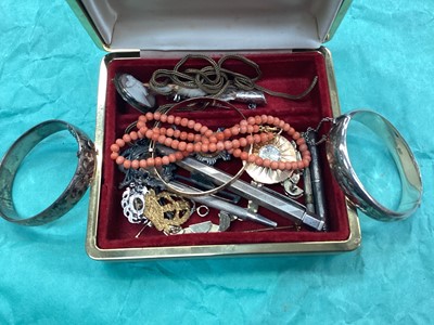 Lot 1105 - Coral bead necklace, silver bangles and bijouterie