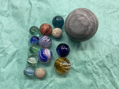 Lot 266 - Antique/vintage glass marbles and others