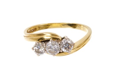 Lot 579 - Diamond three stone ring with three brilliant cut diamonds in 18ct yellow gold crossover setting