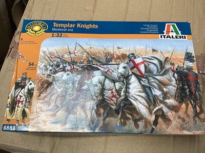 Lot 1879 - Atlantic loose soldiers and Italeri Templar Knights, boxed (1box)