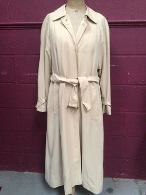 Lot 2087 - Vintage Aquascutum women's cream trench coat size 10 Regular.