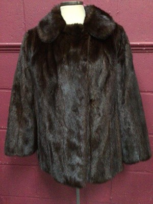 Lot 2091 - Dark brown mink jacket.