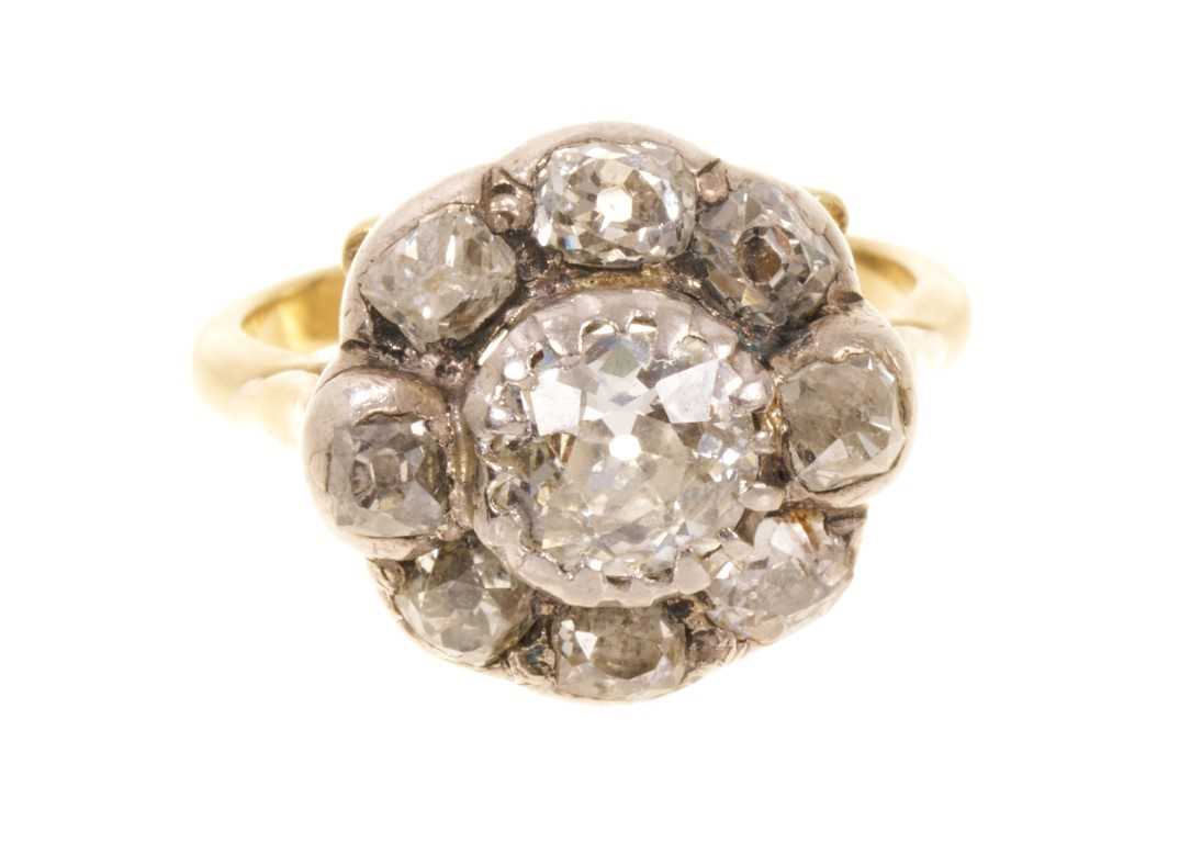 Lot 461 - Antique diamond cluster ring