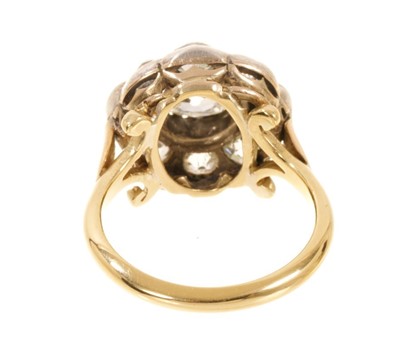 Lot 461 - Antique diamond cluster ring