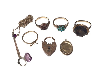 Lot 10 - Group of 9ct gold jewellery to include three gem set dress rings, one other ring with stone missing, a gem set pendant necklace, a padlock clasp and a locket