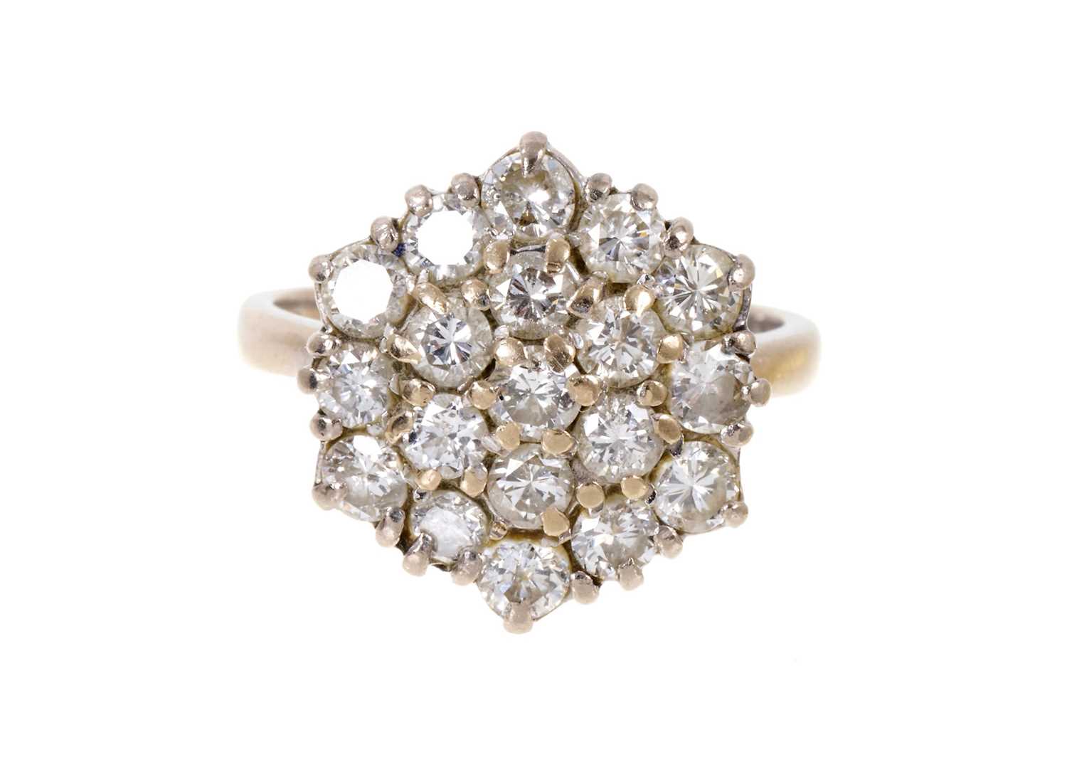 Lot 123 - 1970s diamond cluster ring