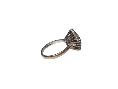 Lot 123 - 1970s diamond cluster ring