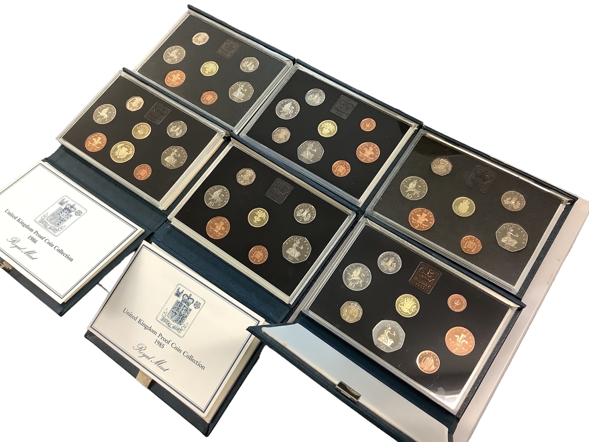World - Mixed coinage to include Royal Mint proof sets in blue cases 1983...
