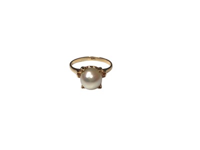 Lot 58 - 18ct gold single stone cultured pearl ring in four claw setting, size L