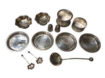 Lot 108 - Group of mixed silver to include a pair Victorian salts, pair of clover leaf salt spoons, sifter spoon, four pin dishes and two thimbles (13)