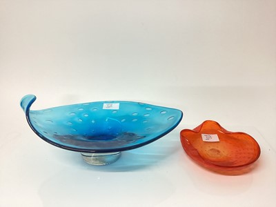 Lot 1215 - Two Whitefriars controlled bubble vases and other glassware (6)