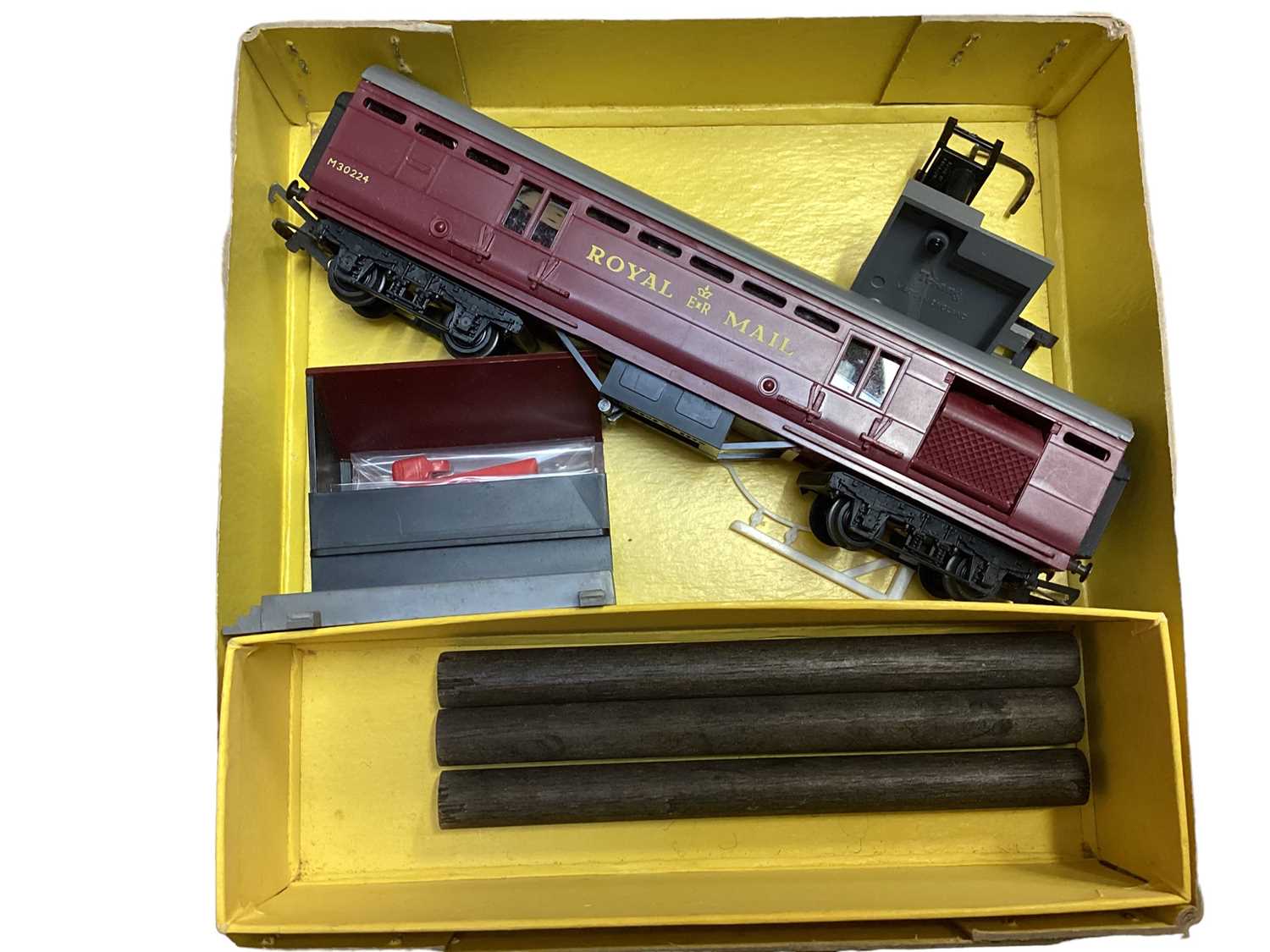 Lot 1961 - Central Express HO Scale battery operated