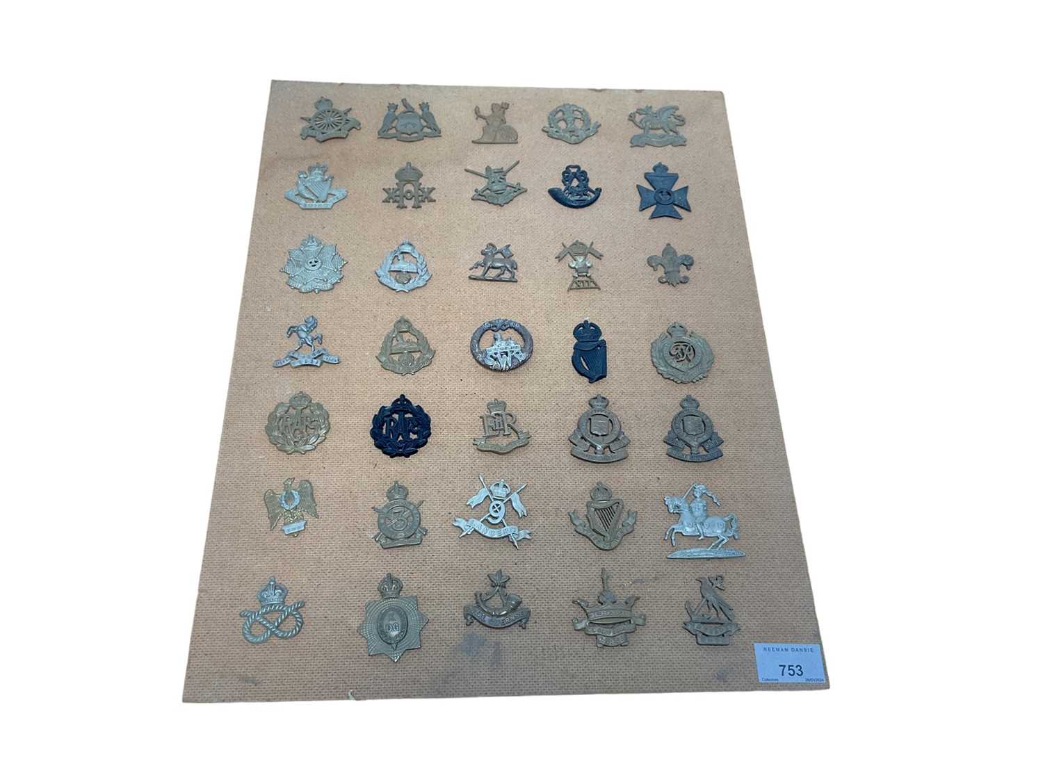 Lot 753 - Group of Thirty Five First World War, Second World War and later British military cap badges to include Second World War RAF Wartime economy issue. (35)