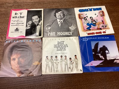 Lot 2209 - Box of single records including Capitols, Impressions, Isley Brothers, Bob Dylan, Crystals, Beatles, Elvis Presley, Cliff Richard, Everly Brothers etc