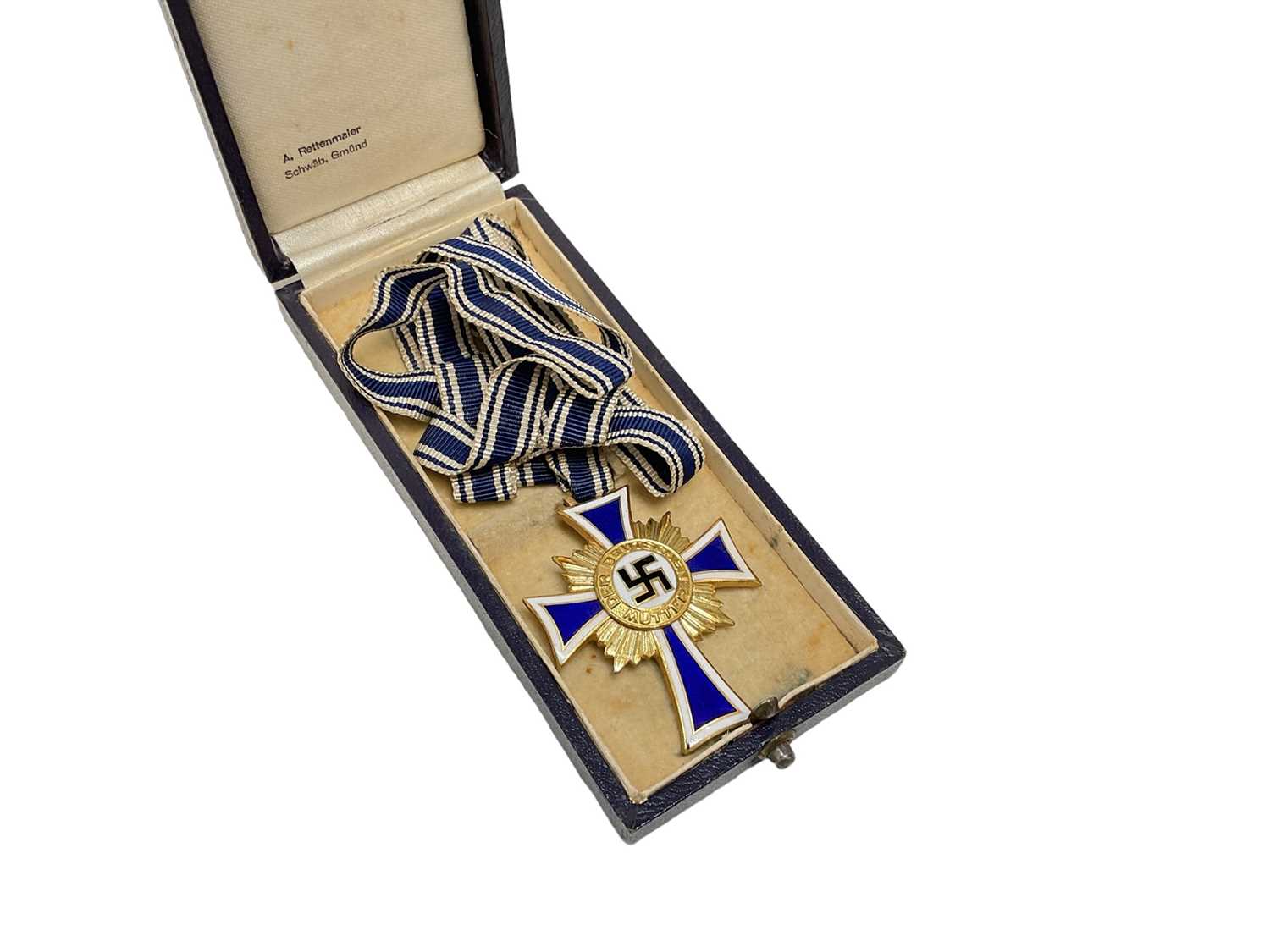 Lot 782 - Nazi German Mothers Cross (gold award) in box of issue
