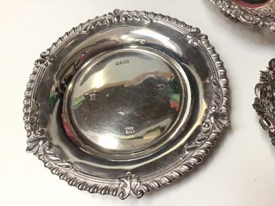 Lot 159 - Silver circular dish and four silver bon bon dishes with pierced decoration (5)