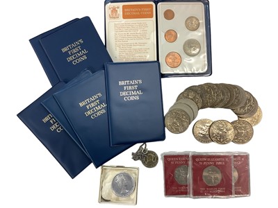Lot 514 - World - Mixed coinage to include G.B. cupro-nickel Crowns, Canada six coin set 1984 to include silver Dollar & Half Dollar & others to include a small quantity of silver (Qty)