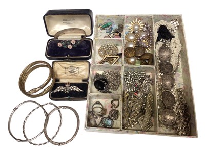 Lot 183 - Group of silver and vintage jewellery