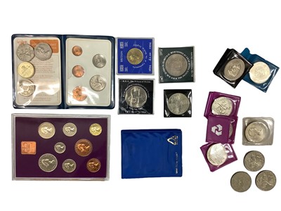 Lot 517 - World - Mixed coins to include G.B. Royal Mint proof set 1970, Canada & U.S. silver ¼ Dollars x 4 & cupro-nickel Crowns etc