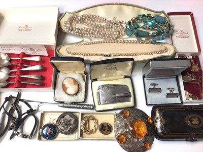 Lot 230 - Group of vintage costume jewellery and bijouterie