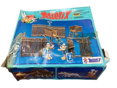 Lot 2012 - CEJI Asterix & Obelix's Motorised Gallic Chariot & Fortress, both in poor boxes (2)