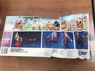Lot 2012 - CEJI Asterix & Obelix's Motorised Gallic Chariot & Fortress, both in poor boxes (2)