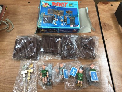 Lot 2012 - CEJI Asterix & Obelix's Motorised Gallic Chariot & Fortress, both in poor boxes (2)