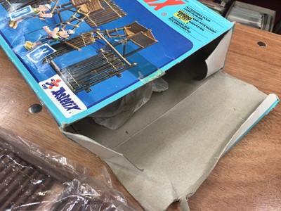 Lot 2012 - CEJI Asterix & Obelix's Motorised Gallic Chariot & Fortress, both in poor boxes (2)