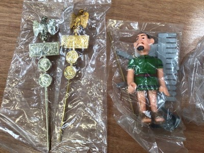 Lot 2012 - CEJI Asterix & Obelix's Motorised Gallic Chariot & Fortress, both in poor boxes (2)