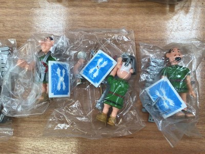 Lot 2012 - CEJI Asterix & Obelix's Motorised Gallic Chariot & Fortress, both in poor boxes (2)