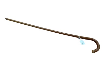 Lot 2560 - Edwardian 18ct gold mounted walking stick with horn furrel 92cm high