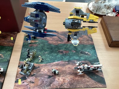 Lot 2024 - Lego Star Wars Diorama with two space vehicles (open) (1)