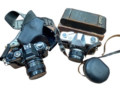 Lot 2362 - Collection of cameras and camera equipment