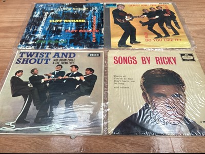 Lot 2275 - Collection of 1960s and later records including Elvis, Roy Orbison, Cliff Richard etc (1 box)