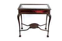 Lot 1412 - Good early 20th century mahogany bijouterie...