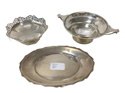 Lot 252 - Selection of early 20th century silver, including an oval dish or stand, and other items