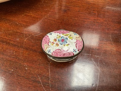 Lot 735 - South Staffordshire enamel oval patch box, circa 1780