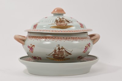 Lot 73 - Chinese export oval tureen, cover and stand, 20th century