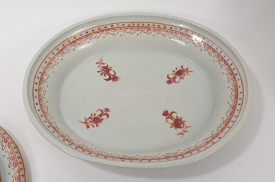 Lot 19 - Chinese export oval tureen, cover and stand, 20th century